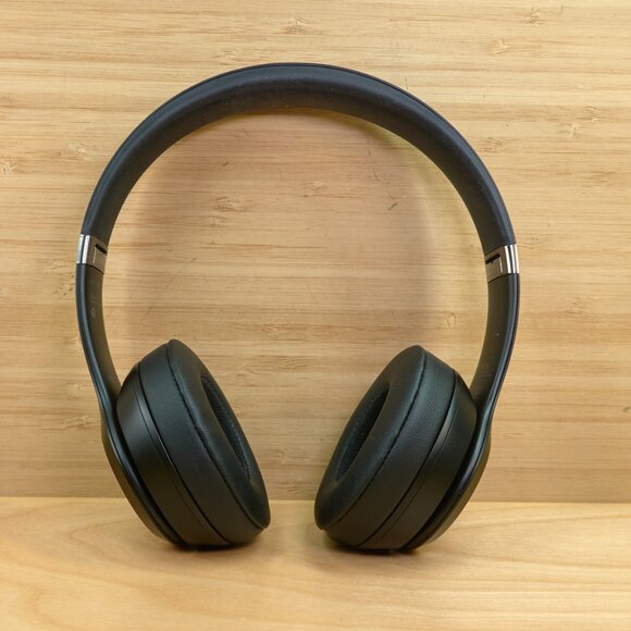 Beats Solo 4 Bluetooth Wireless On-Ear Headphones, with case - Picture 1 of 9